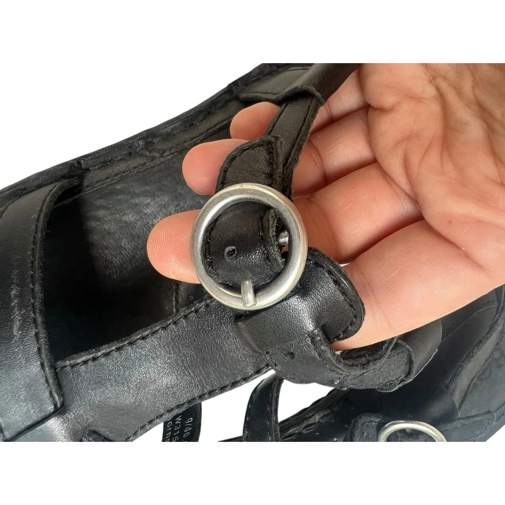Born Kristy 9M/WBlack T- Strap Buckle Leather Sandals Silver‎ Hardware Flats